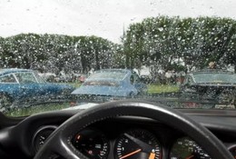大雨天，如何讓愛車避免被淹